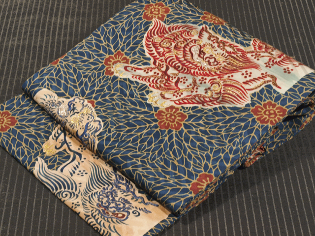 帯のアトリエ花邑 hanamura 銀座 「唐獅子牡丹文様 型染めに手刺繍