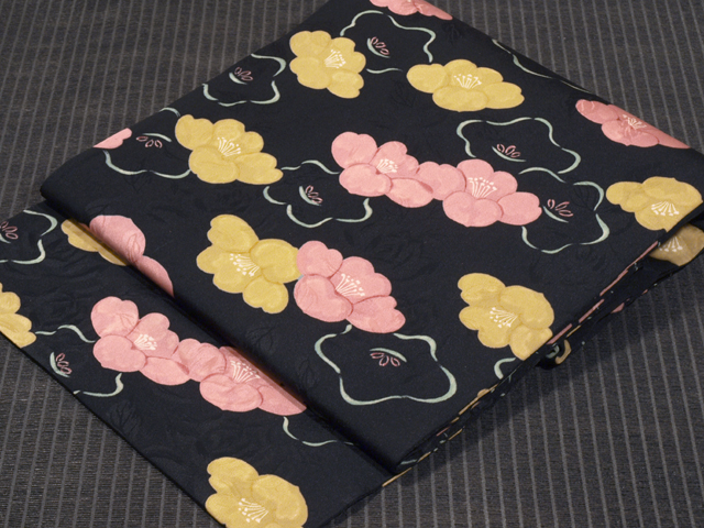 椿に光琳梅文様 型染め 名古屋帯　