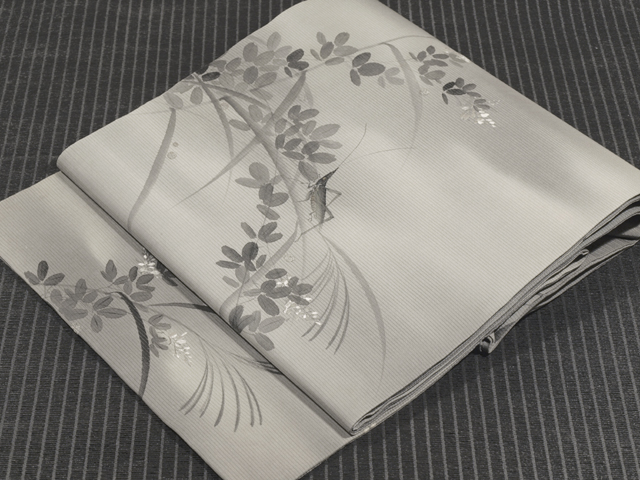 秋草にバッタと蜻蛉文様 手描き染めに手刺繍 絽 名古屋帯
