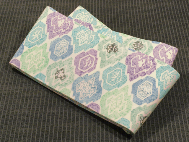松皮菱に草花文様 型染め 半巾帯