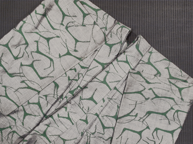 銀鼠色地 鹿繋ぎ文様  紬 単衣