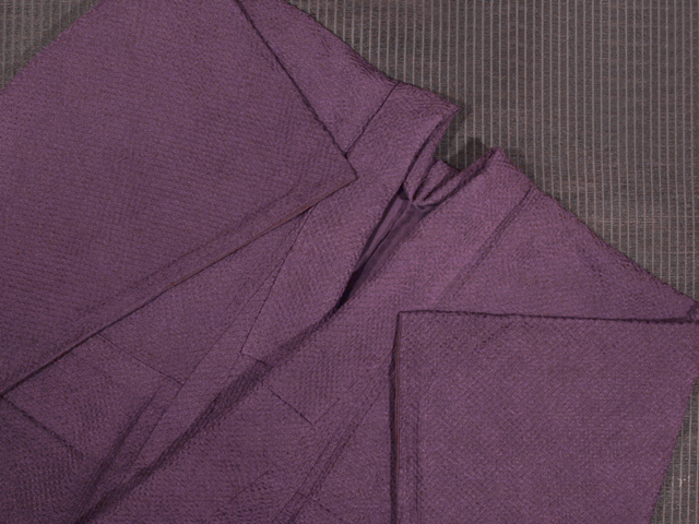  紫紺（しこん）色地  紗綾形の地紋に疋田絞り染め 色無地 袷